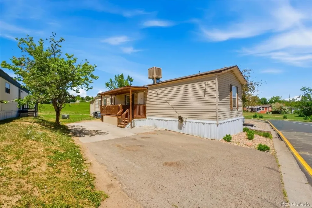 9400 Elm Court Denver CO 80260
