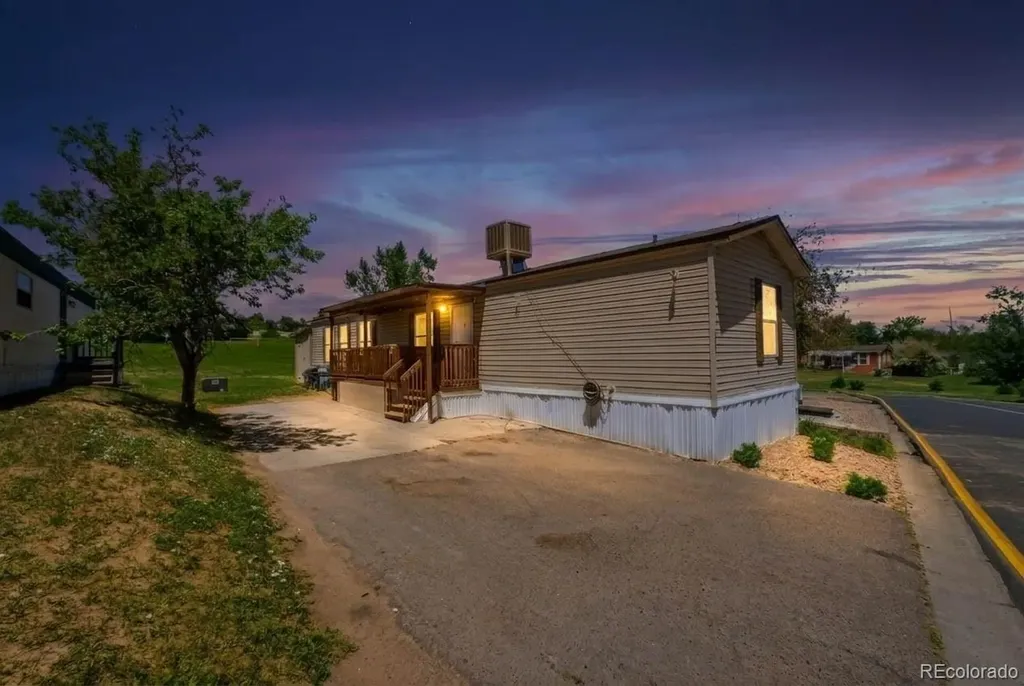 9400 Elm Court Denver CO 80260