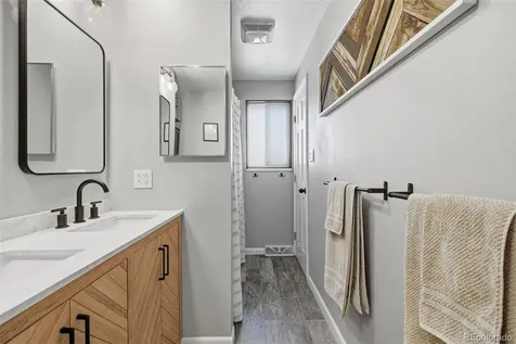 424 S Uvalda Circle Aurora CO 80012