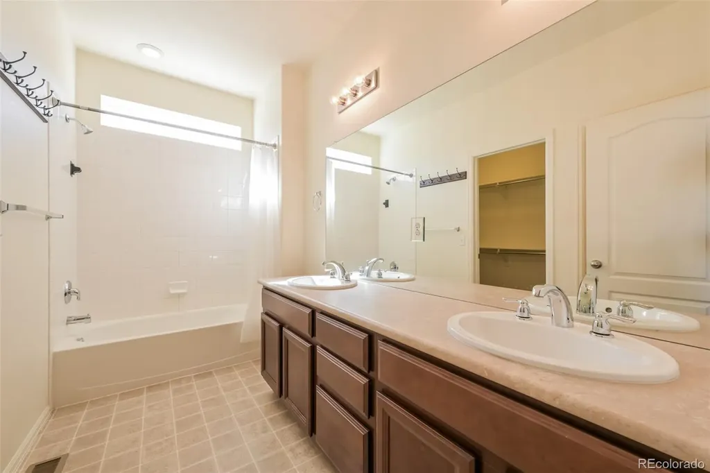 5613 S Elk Court Aurora CO 80016