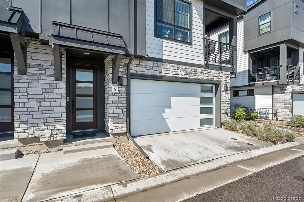 2064 S Holly Street Denver CO 80222