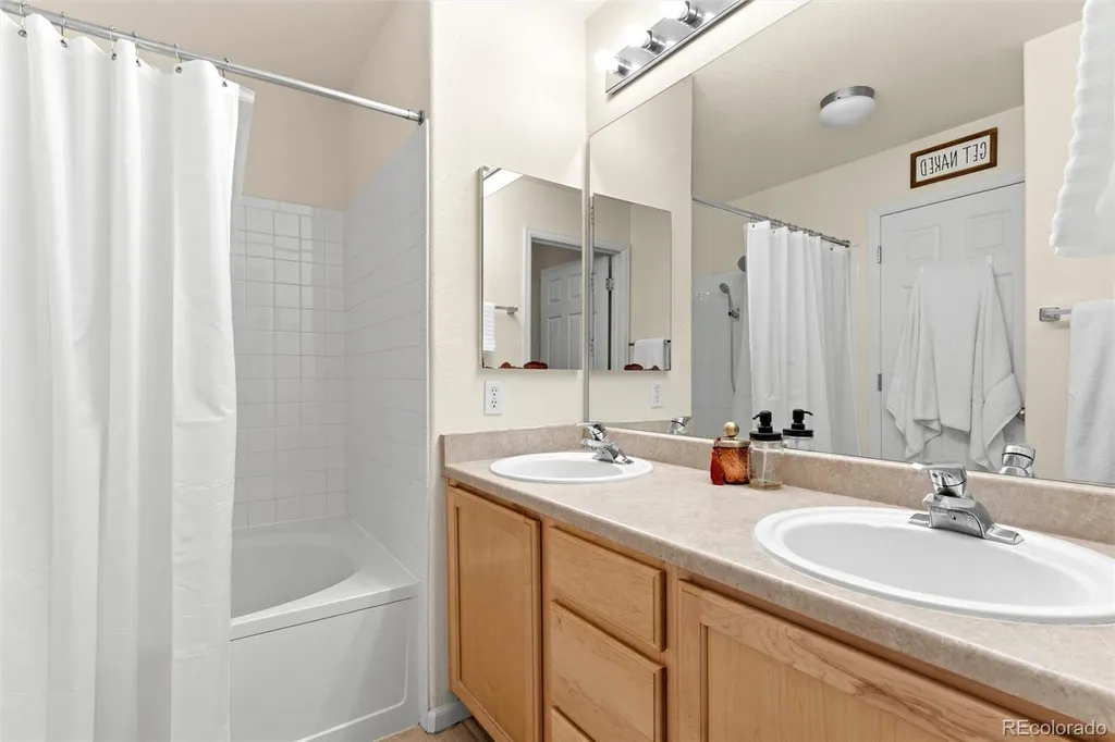 10050 E Gunnison Place Aurora CO 80247
