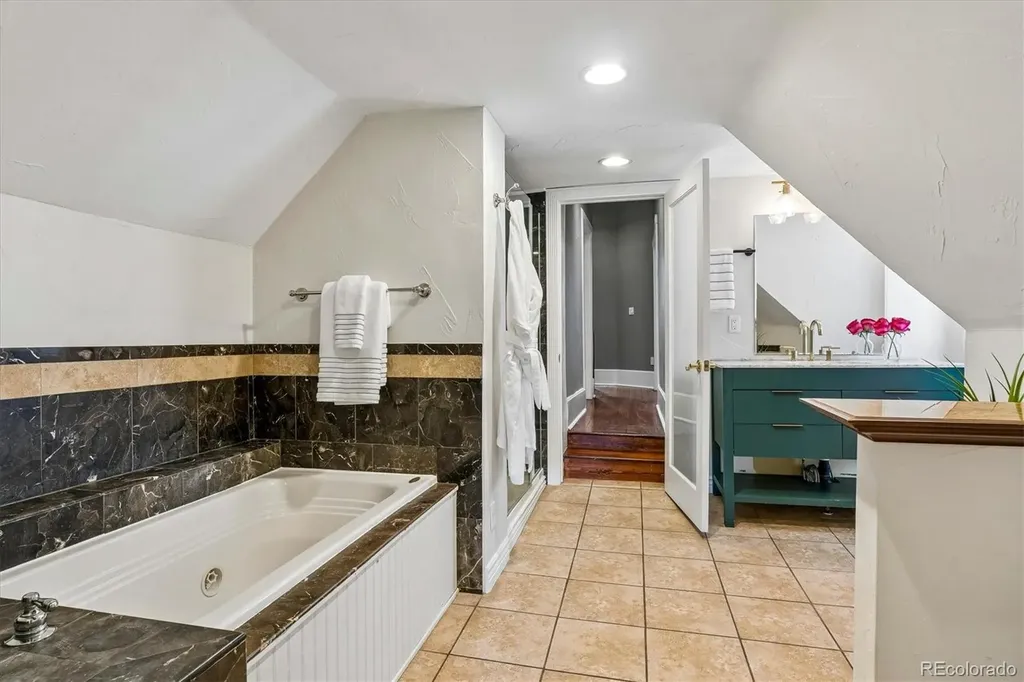 2422 Stout Street Denver CO 80205