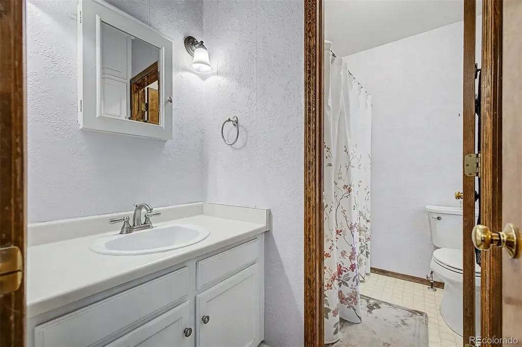 6004 Zang Way Arvada CO 80004