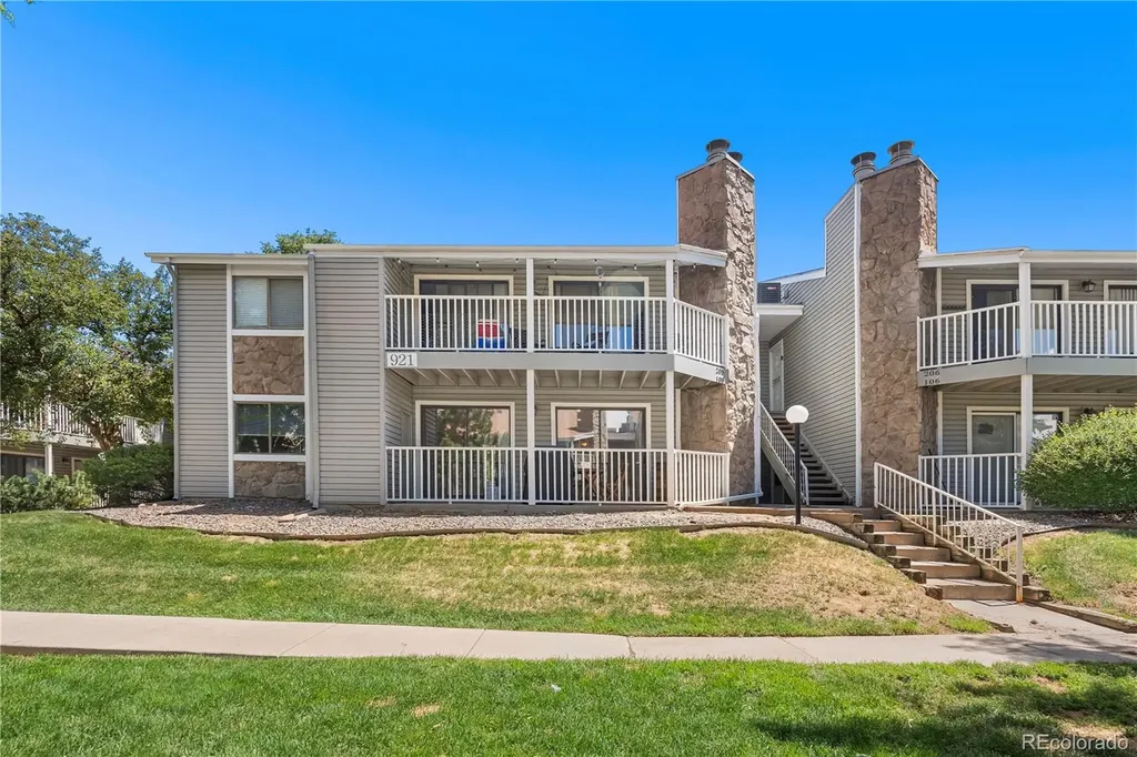 921 S Walden Street Aurora CO 80017