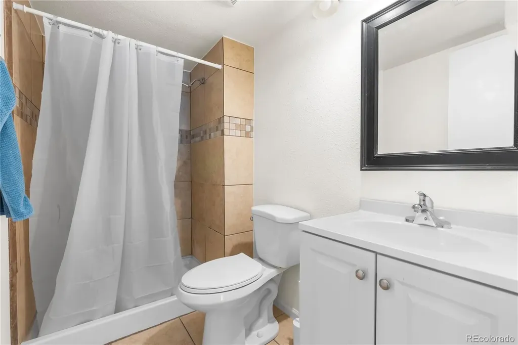 921 S Walden Street Aurora CO 80017
