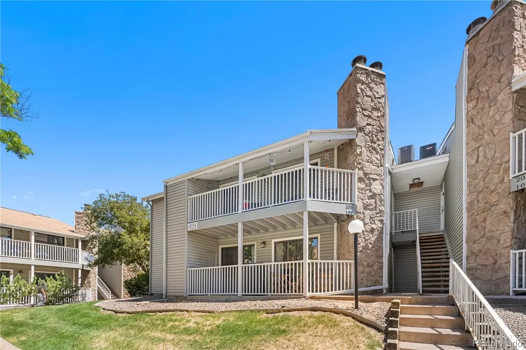 921 S Walden Street Aurora CO 80017