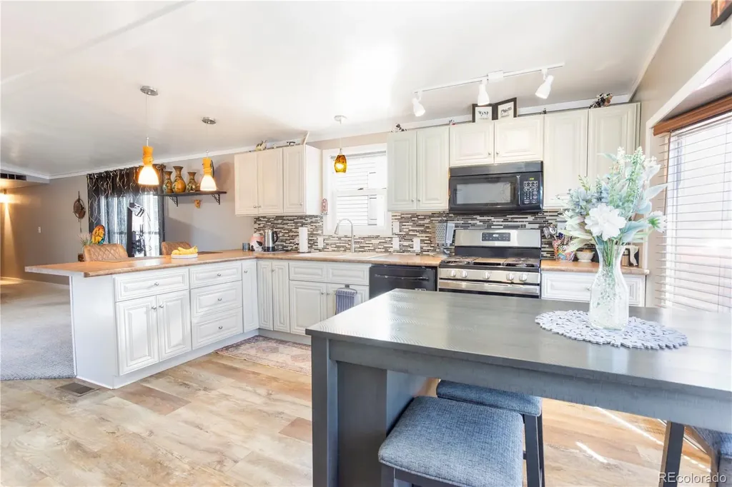 1801 NW 92 Avenue Denver CO 80260