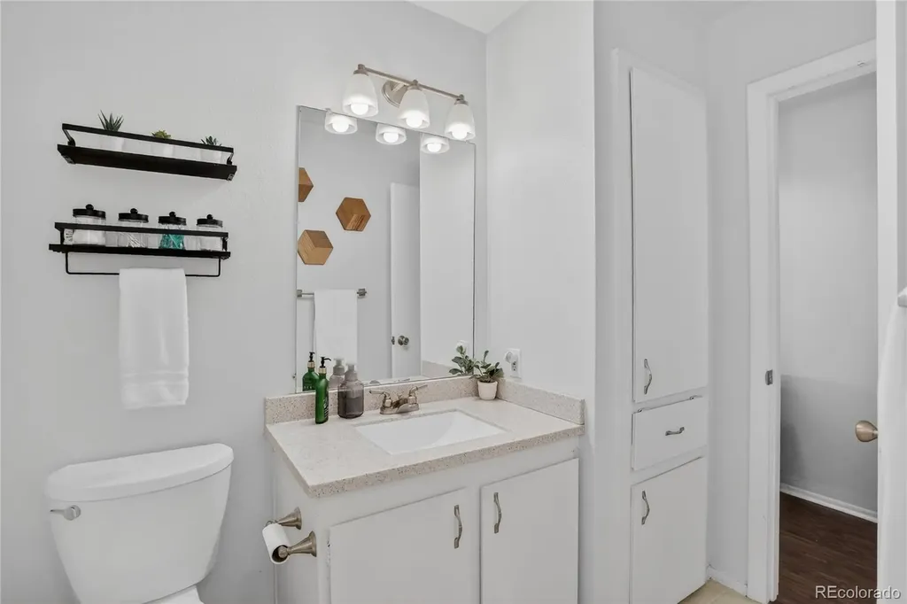 7205 S Gaylord Street Centennial CO 80122