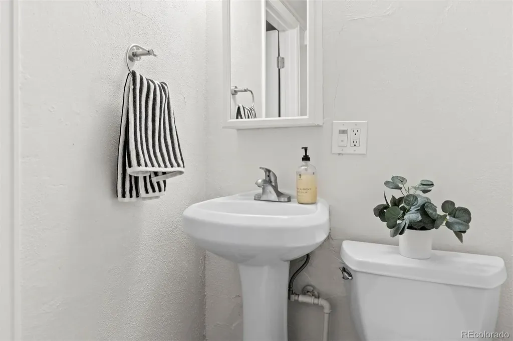 795 Jasmine Street Denver CO 80220