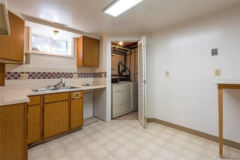 1495 W 10th Avenue Broomfield CO 80020
