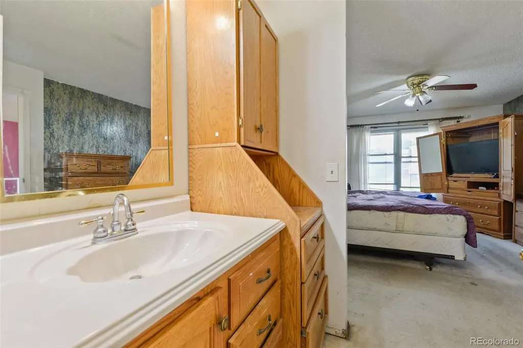 5040 Uvalda Street Denver CO 80239