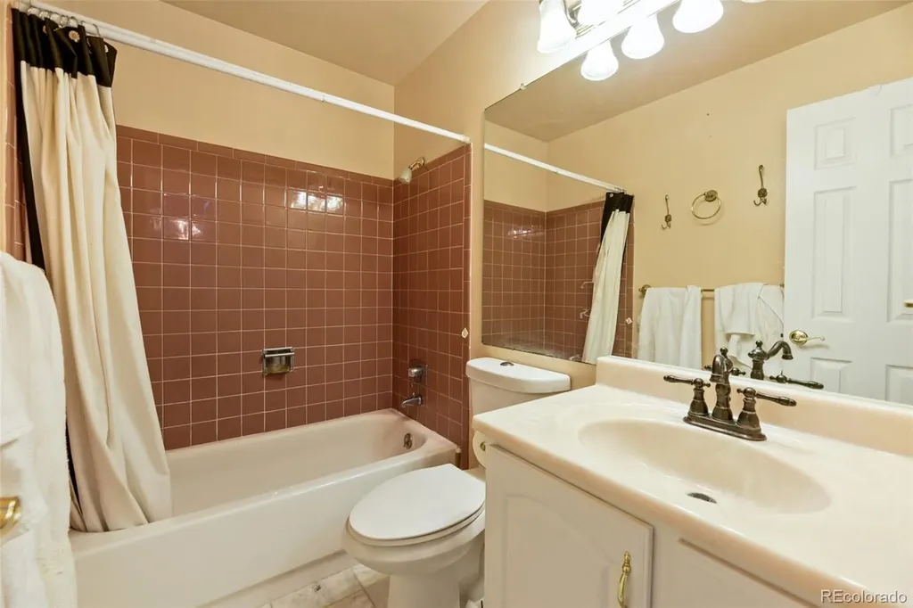 5040 Uvalda Street Denver CO 80239