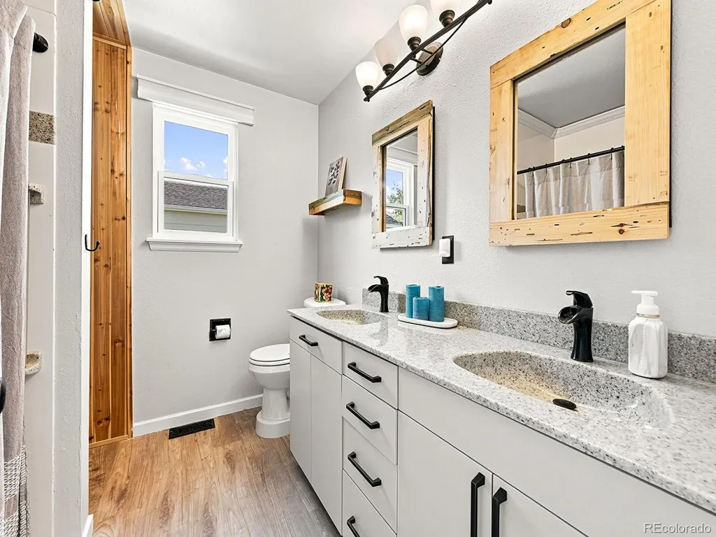5571 S Yakima Street Aurora CO 80015