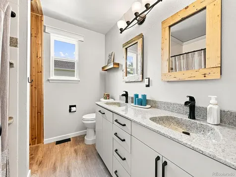5571 S Yakima Street Aurora CO 80015