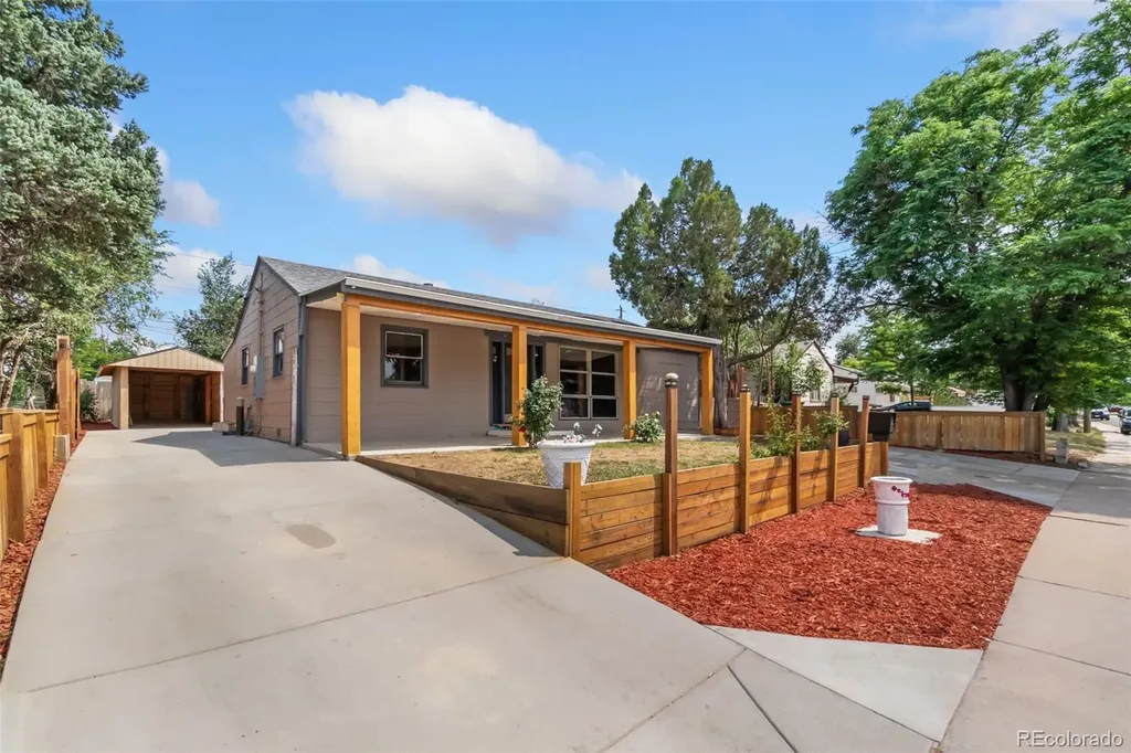 886 Kingston Street Aurora CO 80010