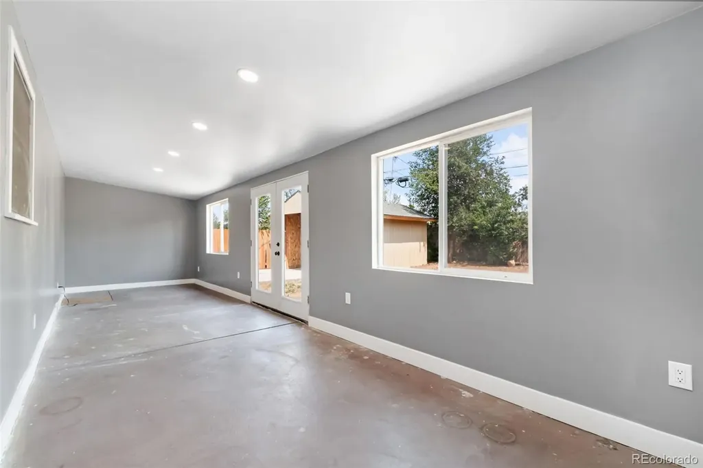 886 Kingston Street Aurora CO 80010