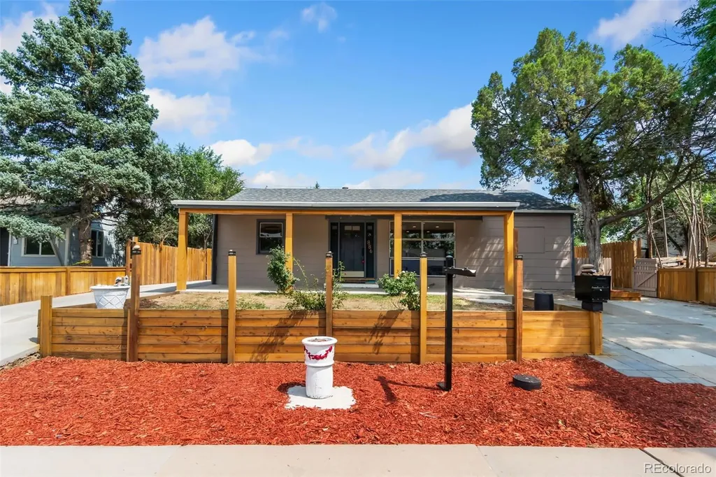 886 Kingston Street Aurora CO 80010