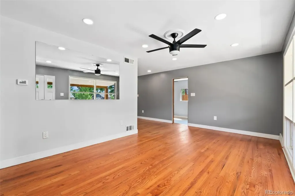 886 Kingston Street Aurora CO 80010