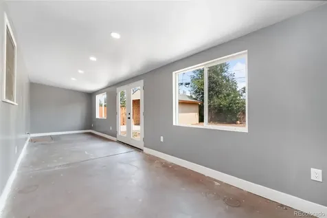 886 Kingston Street Aurora CO 80010