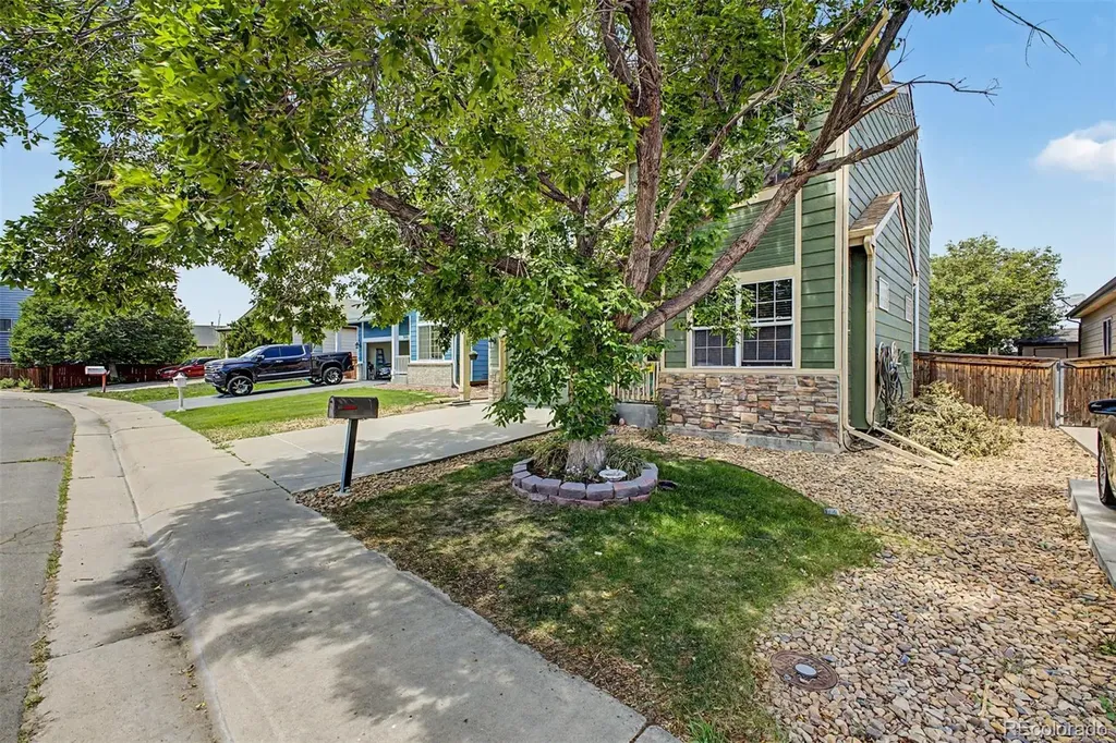 9815 Eagle Creek Circle Commerce City CO 80022