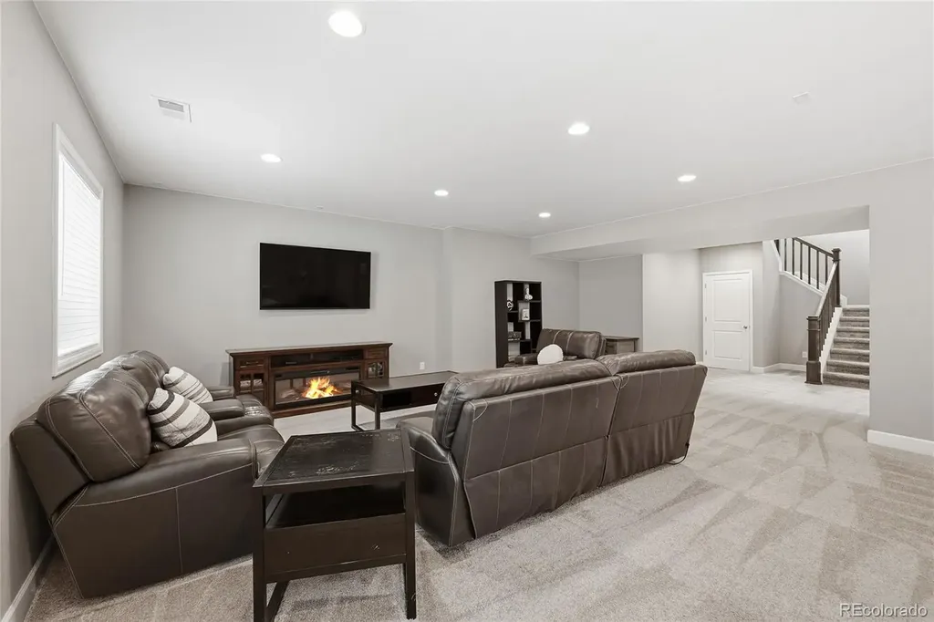 6449 Village Lane Centennial CO 80111