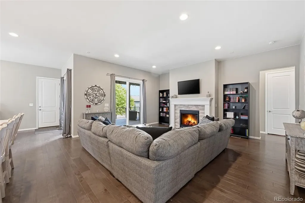 6449 Village Lane Centennial CO 80111