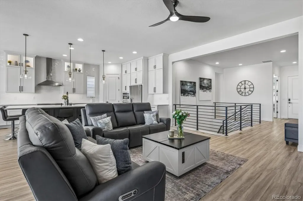 8985 Chalk Creek Place Littleton CO 80125