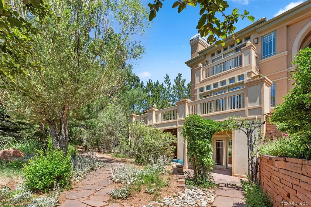 6369 Apache Drive Larkspur CO 80118
