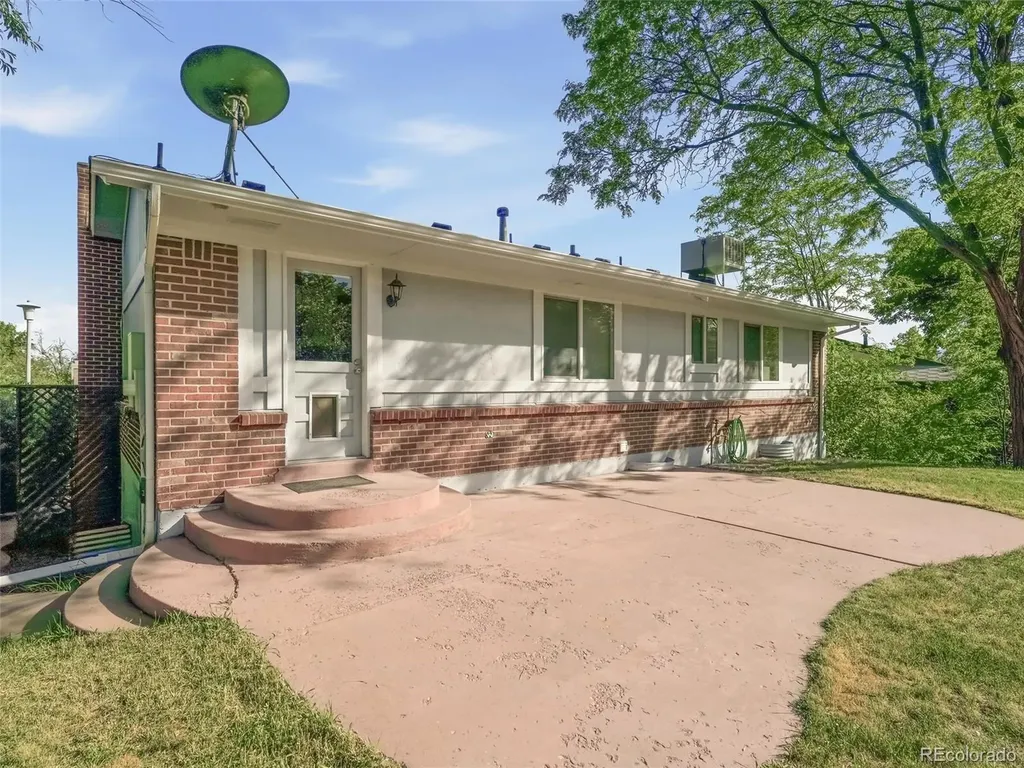 2249 S Yank Court Lakewood CO 80228