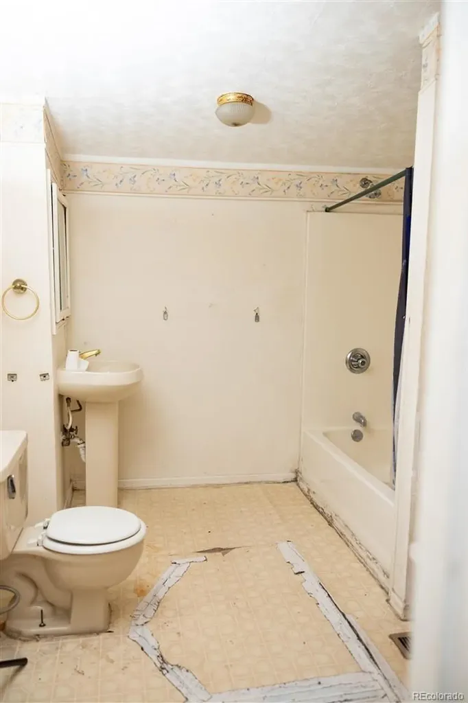 624 W Corona Avenue Pueblo CO 81004