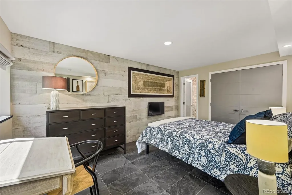 2483 W Caithness Place Denver CO 80211