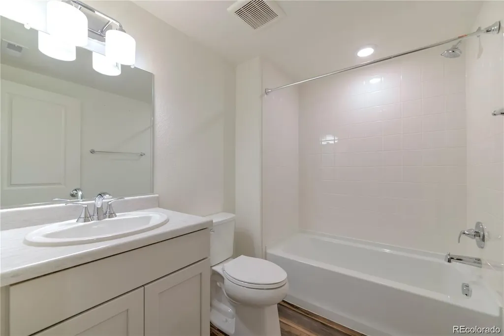 6253 N Liverpool Street Aurora CO 80019