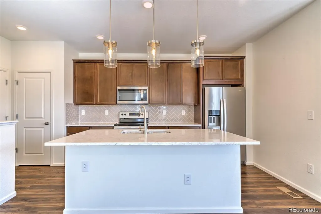 6253 N Liverpool Street Aurora CO 80019