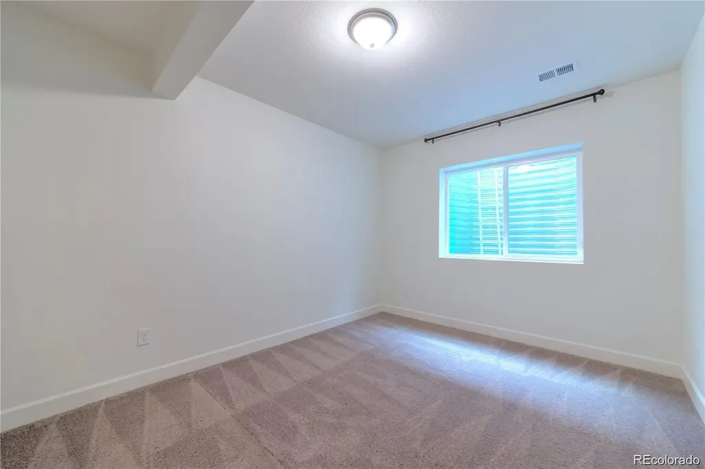 6253 N Liverpool Street Aurora CO 80019