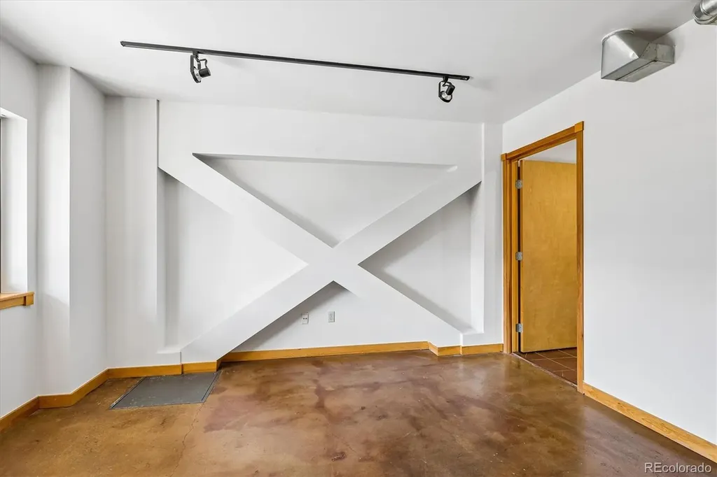 2715 Blake Street Denver CO 80205