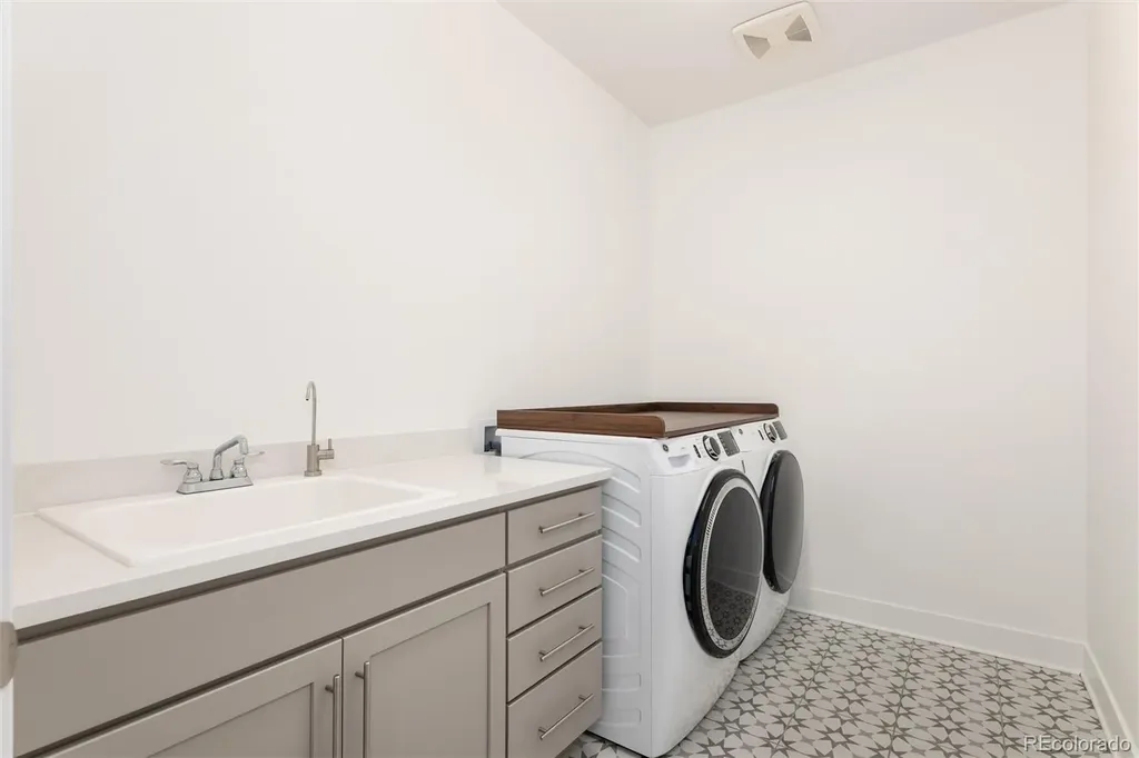 6689 S Vandriver Way Aurora CO 80016