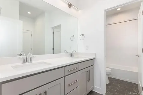 6689 S Vandriver Way Aurora CO 80016