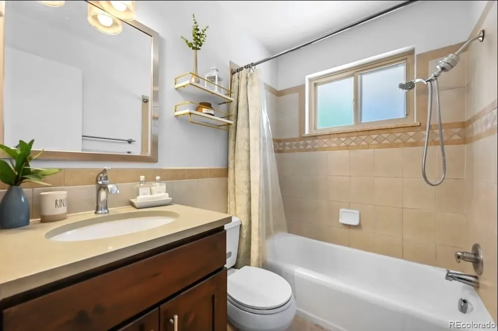 3286 W Fairview Place Denver CO 80211