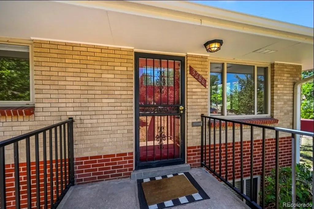 3286 W Fairview Place Denver CO 80211