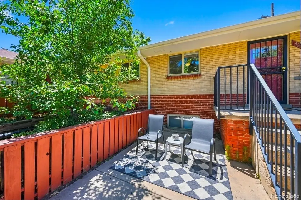 3286 W Fairview Place Denver CO 80211