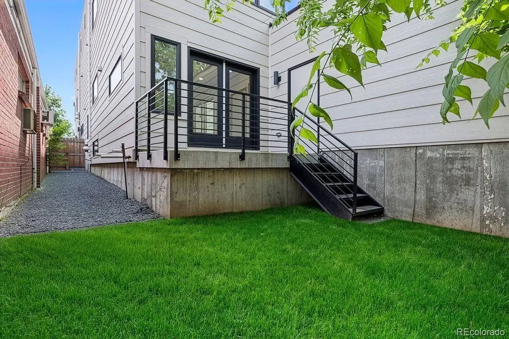 2147 S Bellaire Street Denver CO 80222