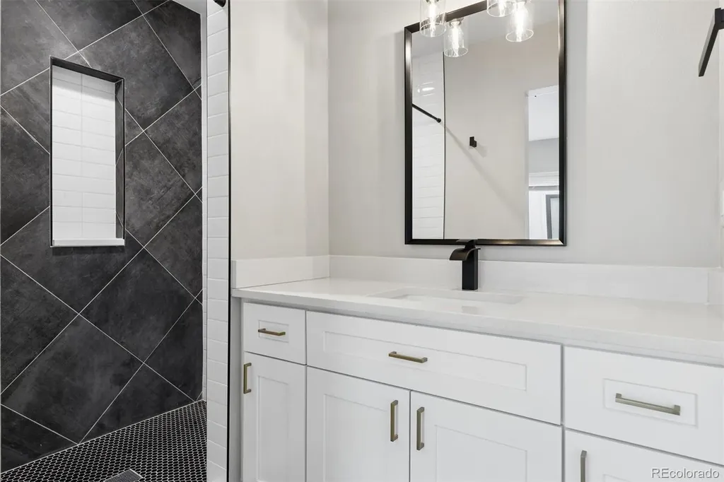 2147 S Bellaire Street Denver CO 80222