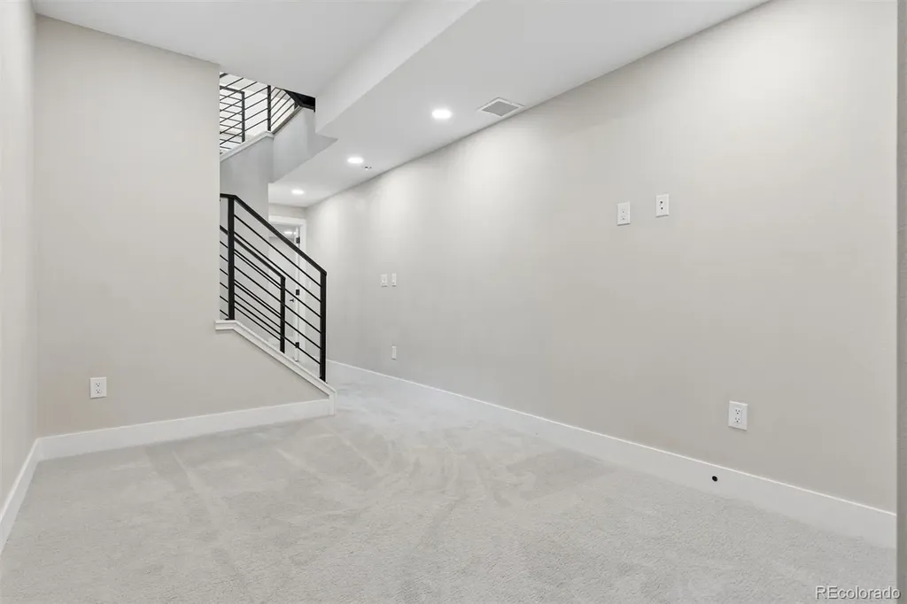 2147 S Bellaire Street Denver CO 80222