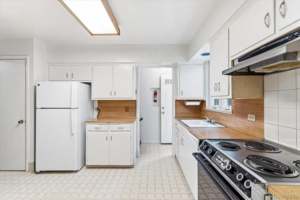 3250 S Dexter Street Denver CO 80222