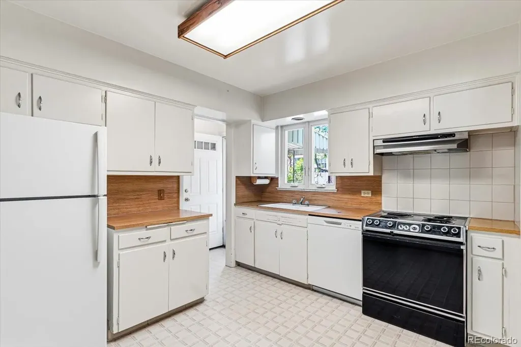 3250 S Dexter Street Denver CO 80222