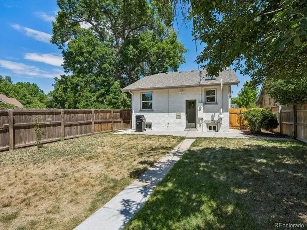 2589 N Glencoe Street Denver CO 80207