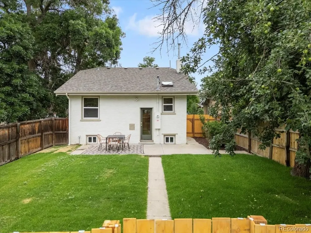 2589 N Glencoe Street Denver CO 80207
