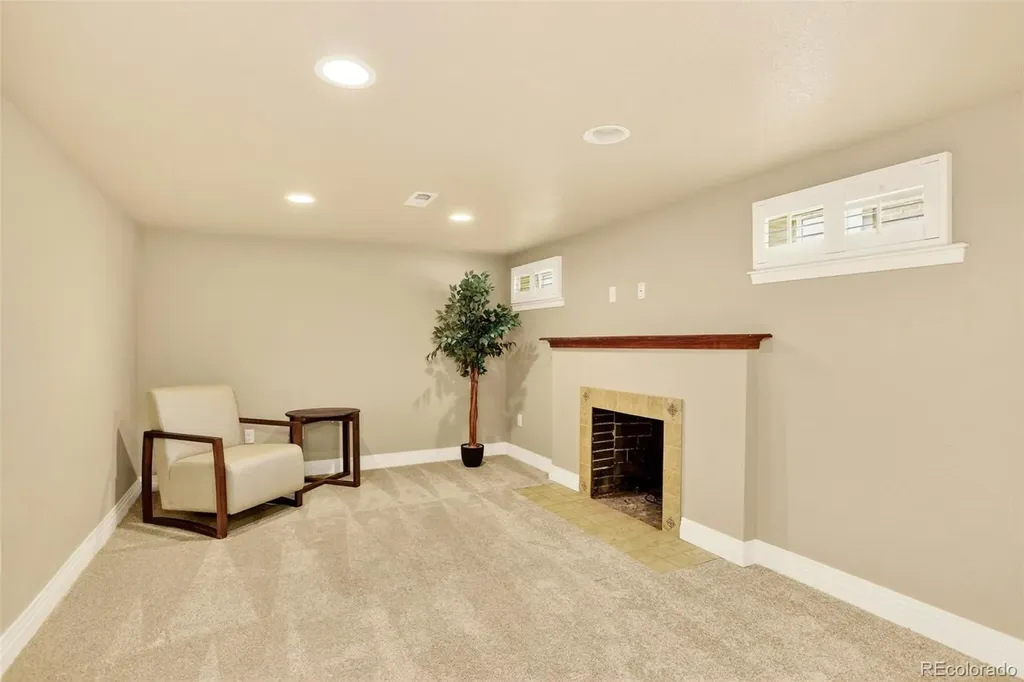2955 Ash Street Denver CO 80207
