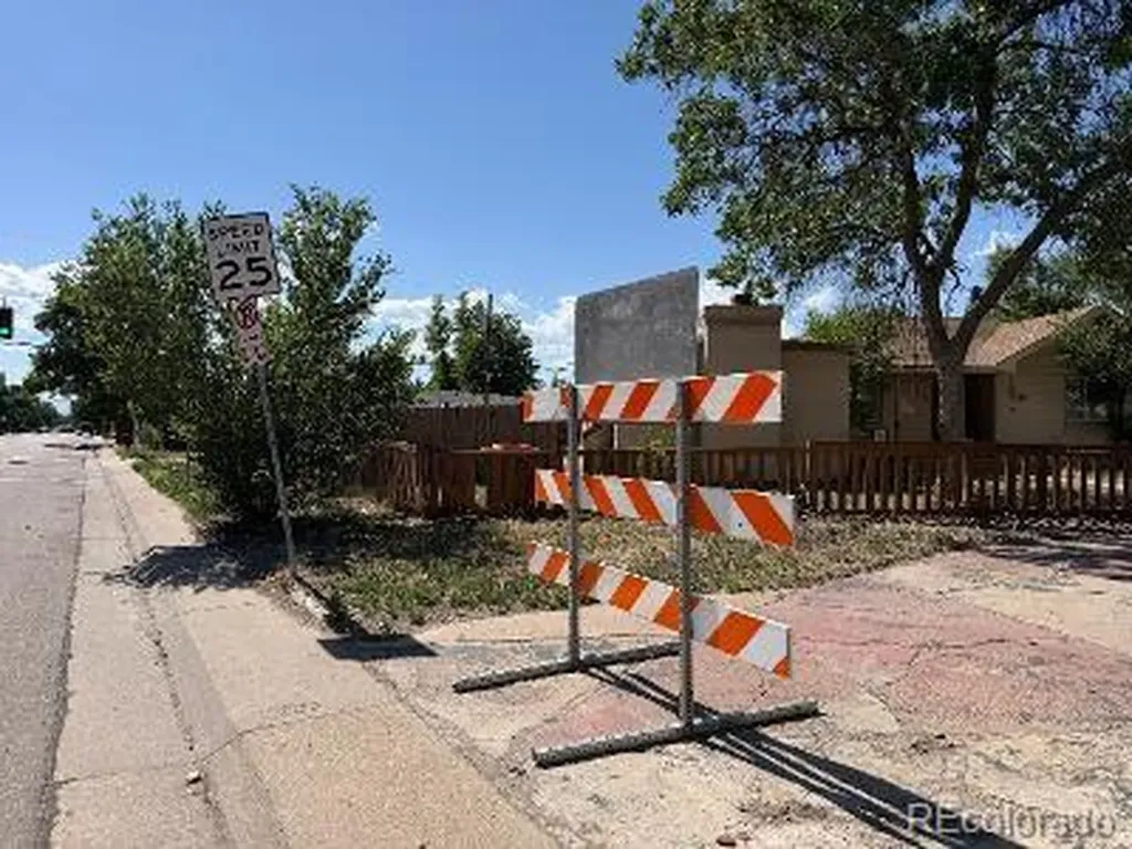 1709 Paris Street Aurora CO 80010